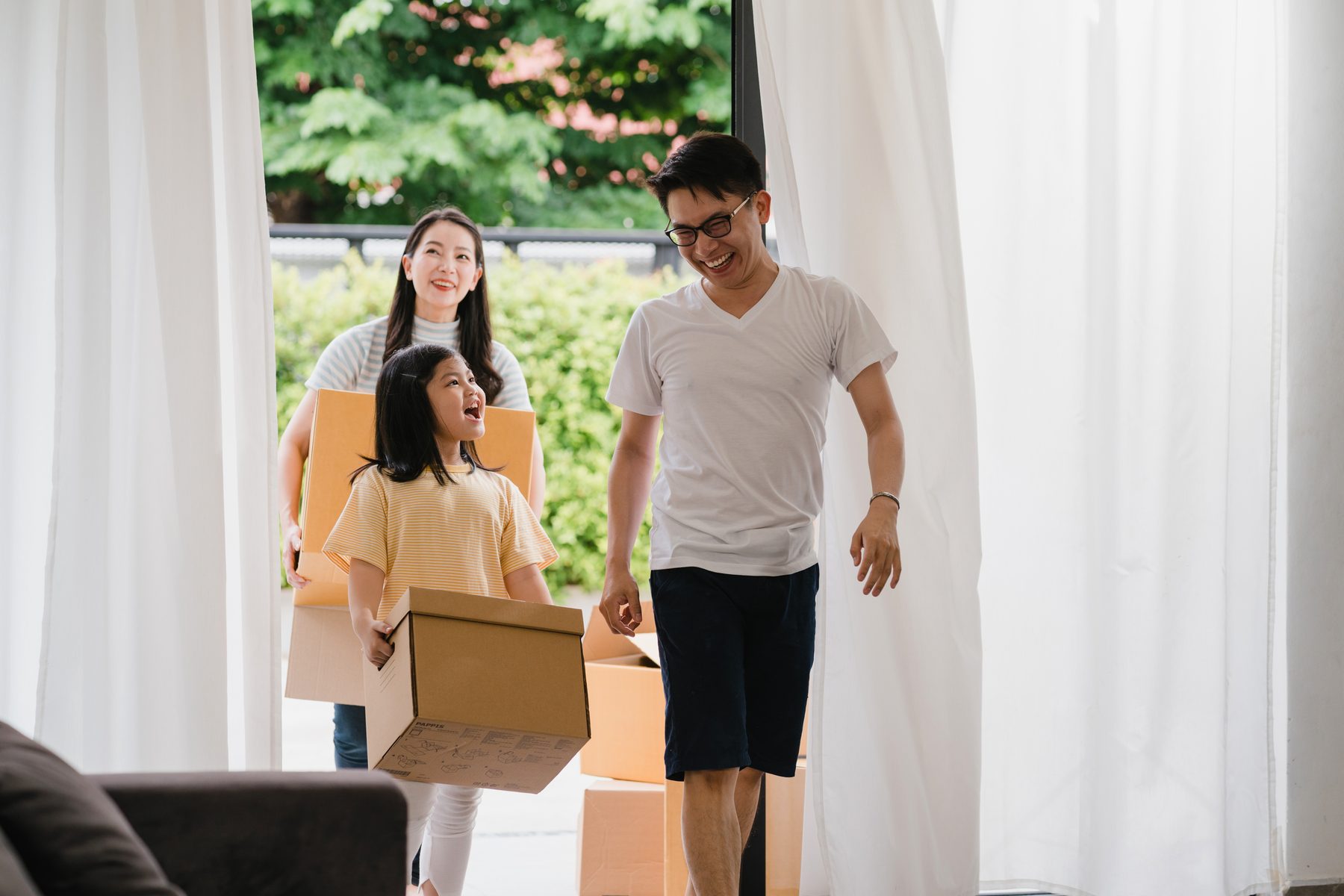 Happy guest in a spotlessly clean Airbnb property — Kraphie Group UK